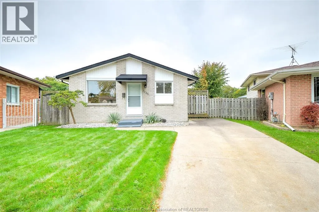 3325 DOLPHIN COURT