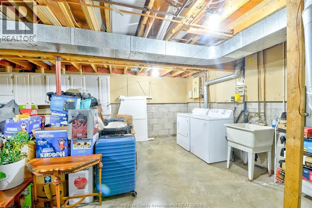3325 DOLPHIN COURT