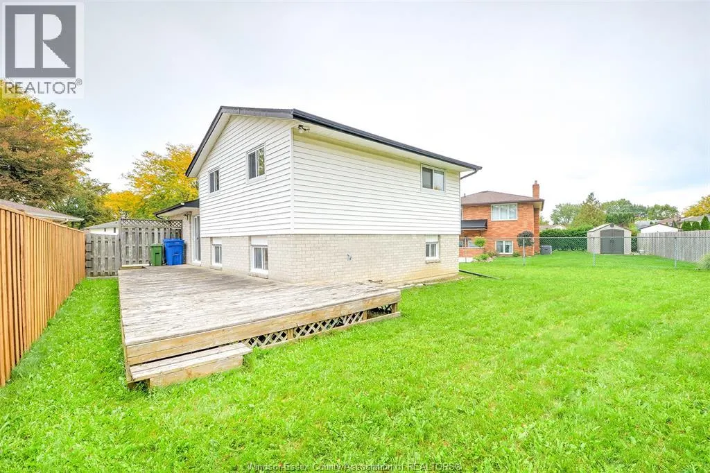 3325 DOLPHIN COURT
