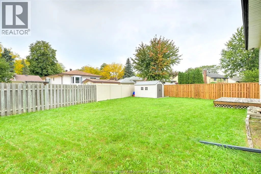 3325 DOLPHIN COURT
