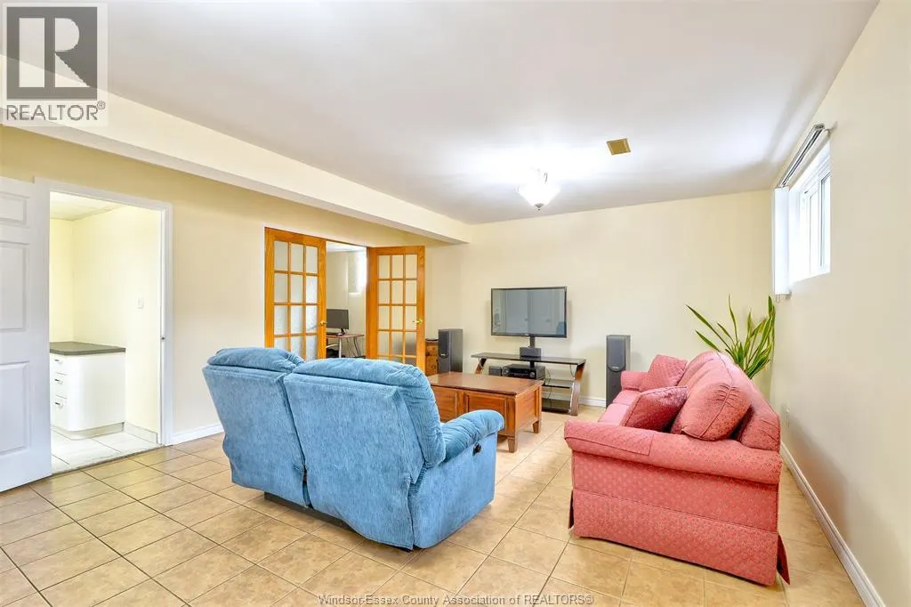 3325 DOLPHIN COURT