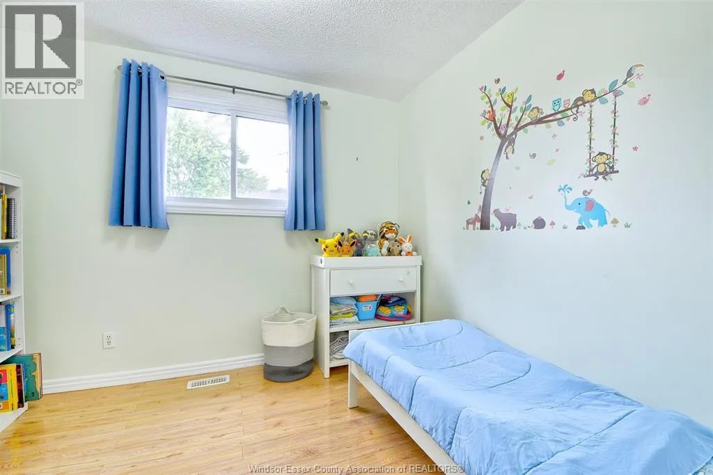 3325 DOLPHIN COURT