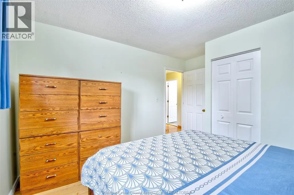 3325 DOLPHIN COURT