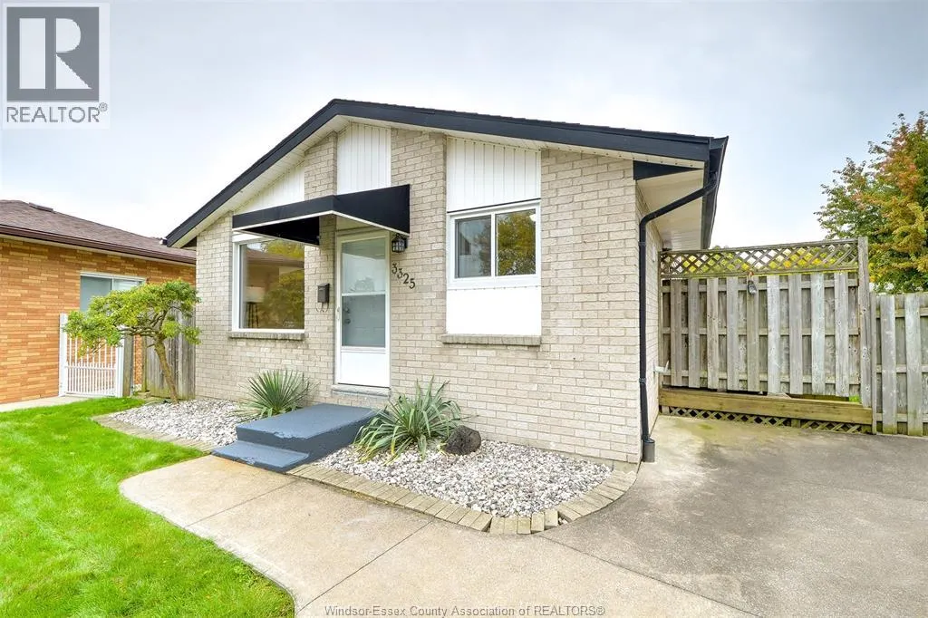 3325 DOLPHIN COURT