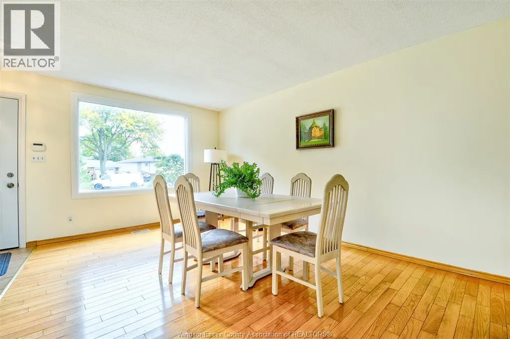 3325 DOLPHIN COURT
