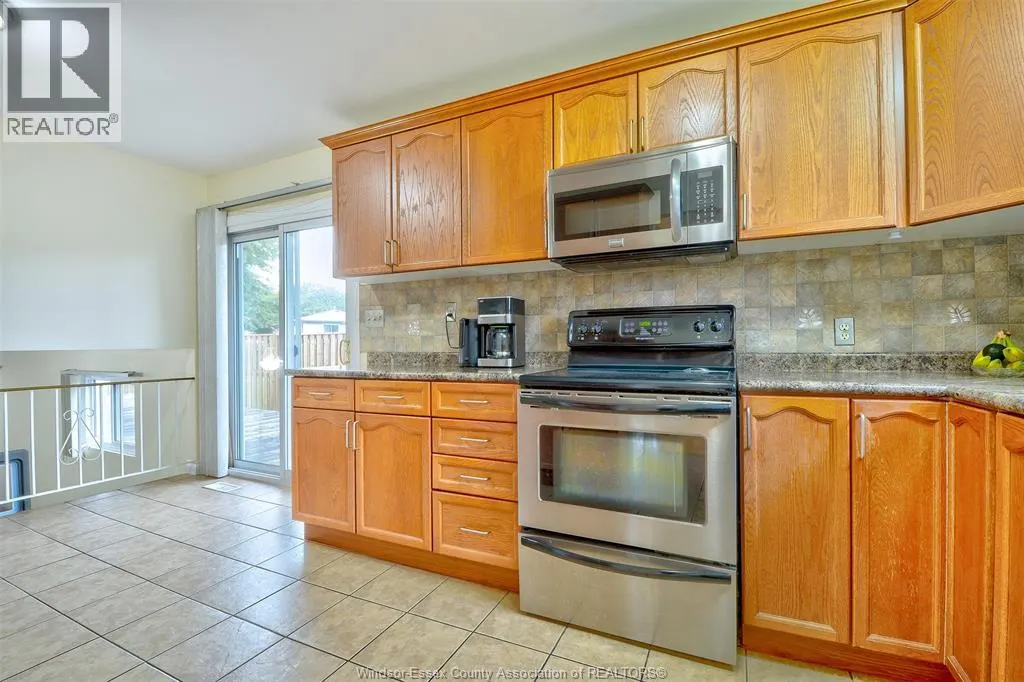 3325 DOLPHIN COURT
