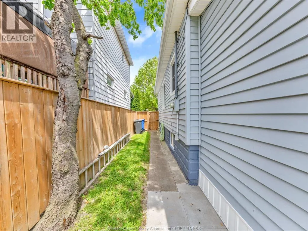 1673 Cadillac STREET