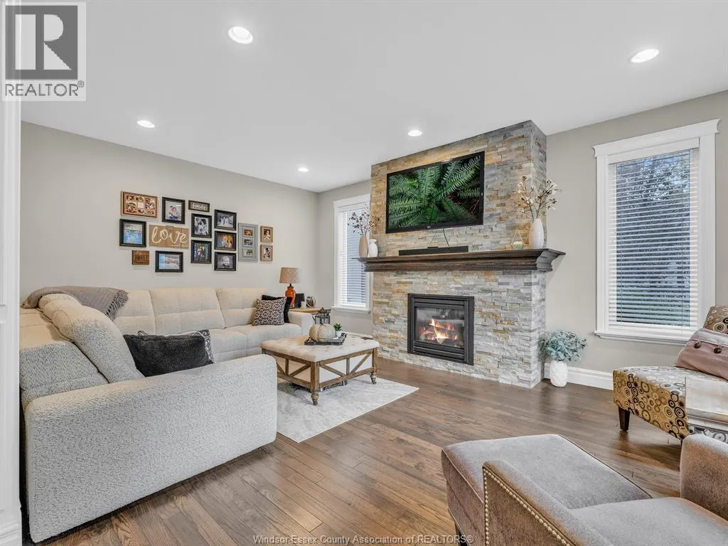 1255 MAPLE