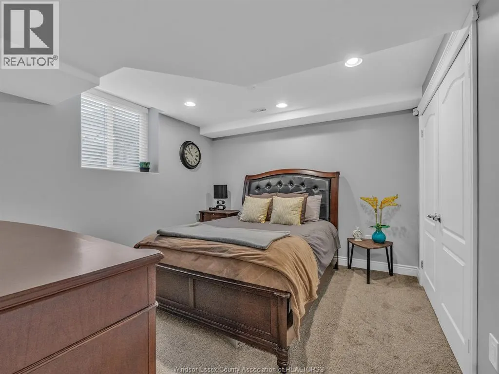 1255 MAPLE