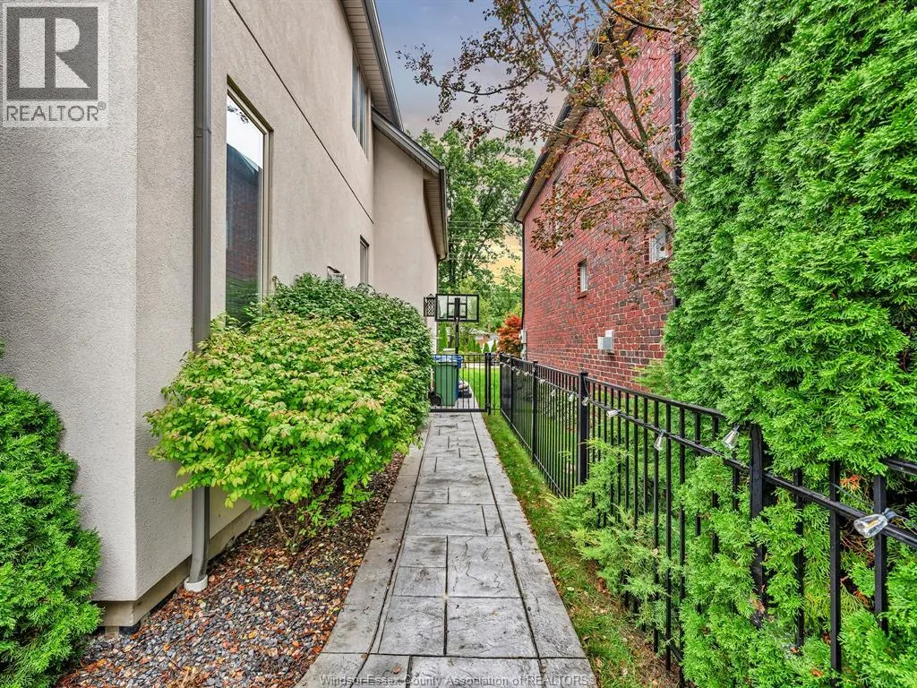 1255 MAPLE
