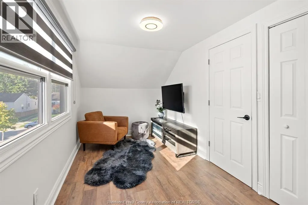 2328 FOREST