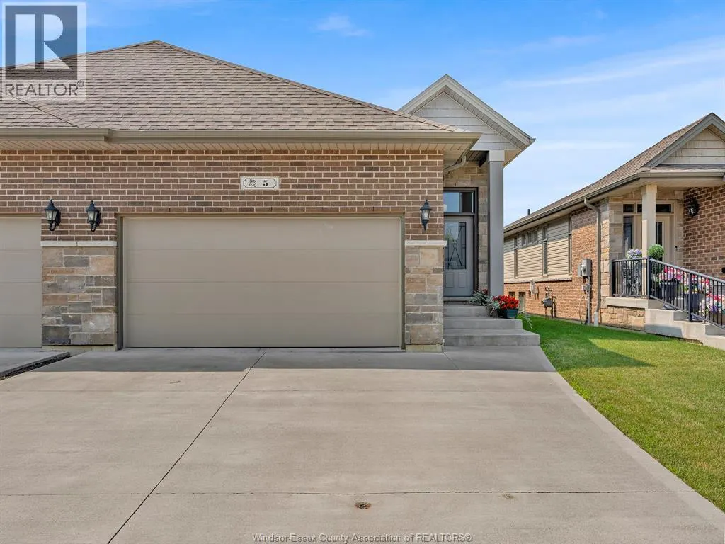 5 WOODLAND STREET