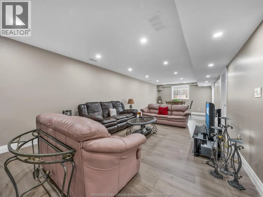 5 WOODLAND STREET