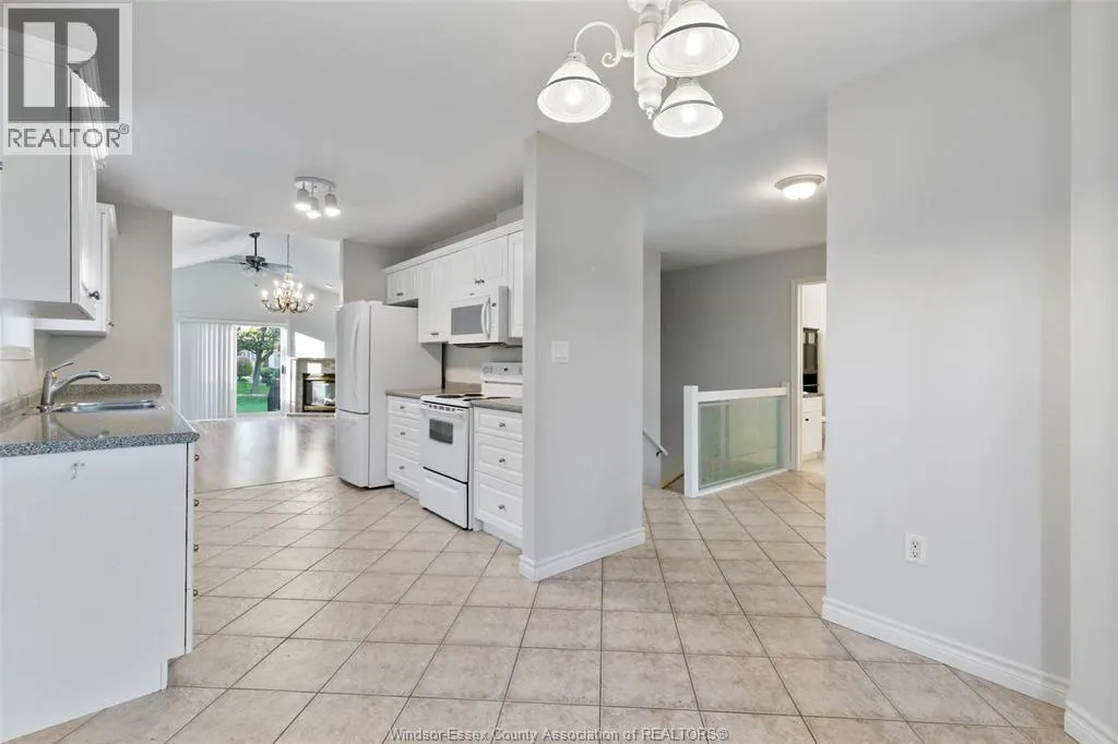 1487 IMPERIAL CRESCENT