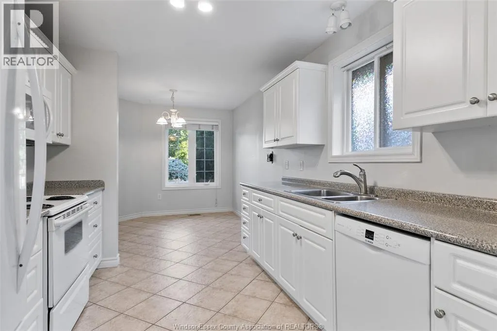 1487 IMPERIAL CRESCENT