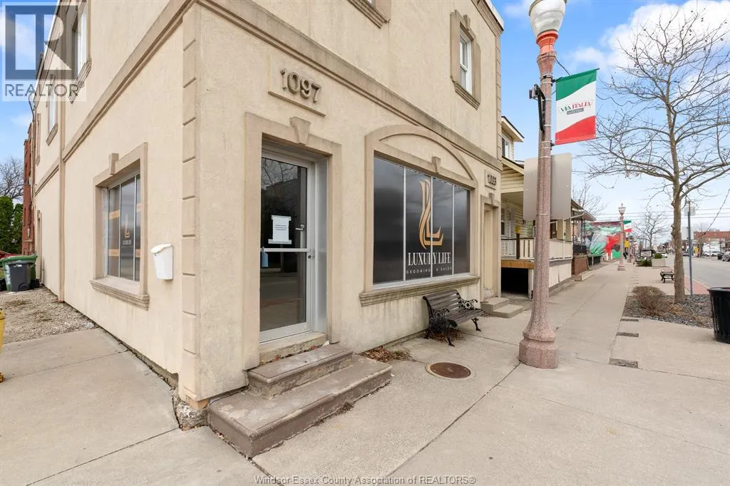 1093-1097 Erie STREET East