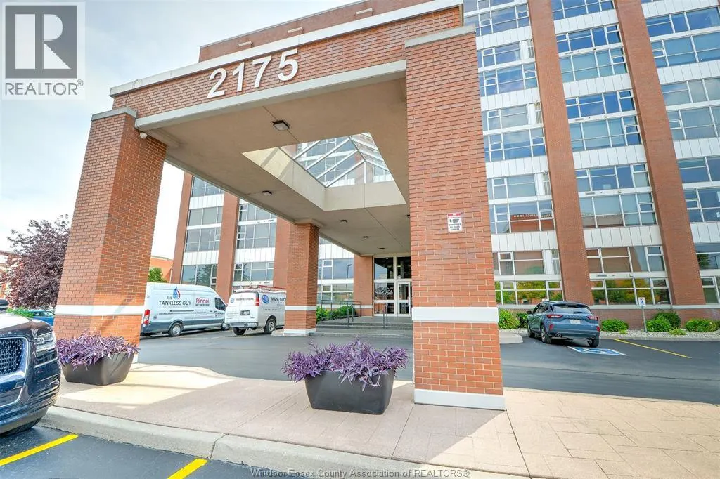2175 WYANDOTTE STREET East Unit# 105