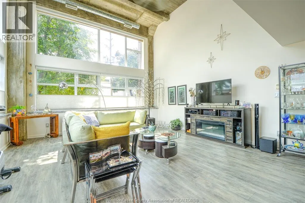 2175 WYANDOTTE STREET East Unit# 105