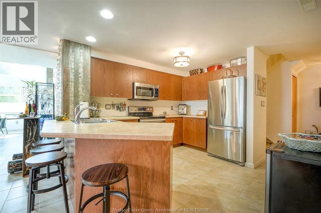 2175 WYANDOTTE STREET East Unit# 105