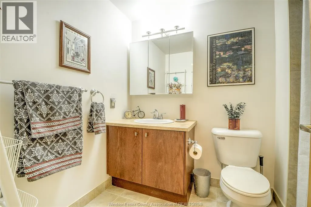 2175 WYANDOTTE STREET East Unit# 105