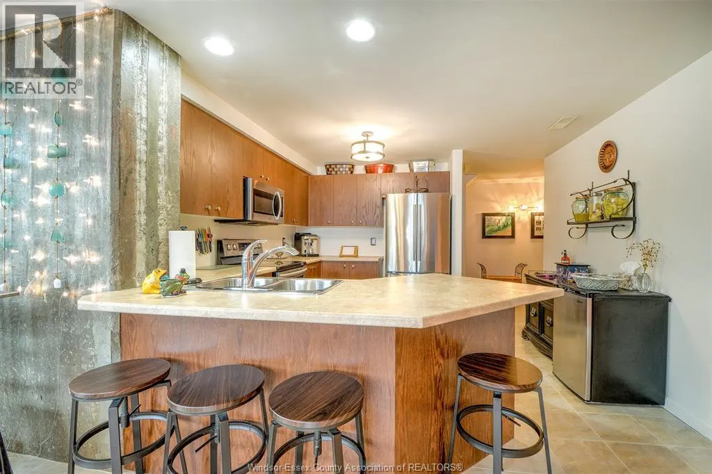 2175 WYANDOTTE STREET East Unit# 105