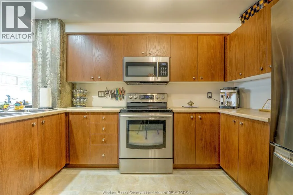 2175 WYANDOTTE STREET East Unit# 105