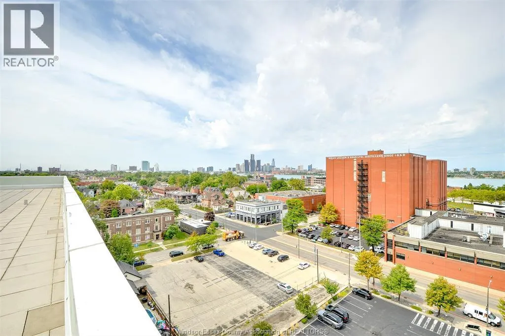 2175 WYANDOTTE STREET East Unit# 105