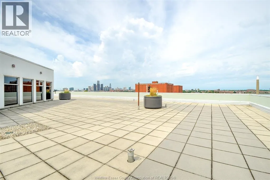 2175 WYANDOTTE STREET East Unit# 105