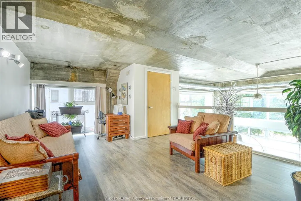 2175 WYANDOTTE STREET East Unit# 105