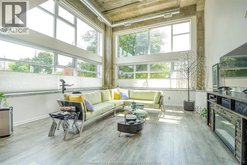 2175 WYANDOTTE STREET East Unit# 105
