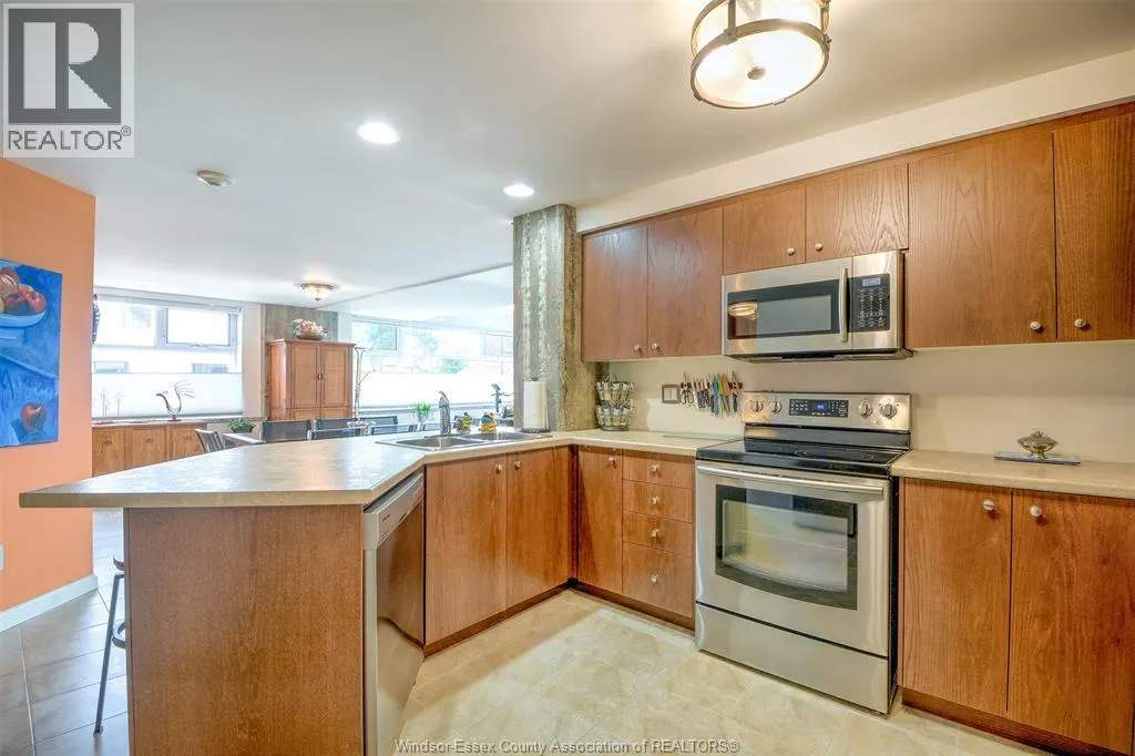 2175 WYANDOTTE STREET East Unit# 105