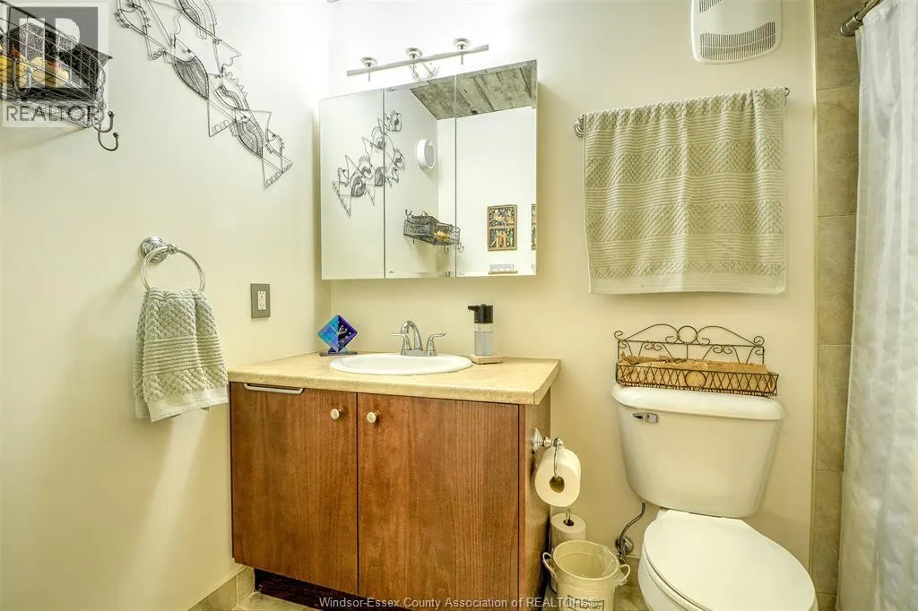 2175 WYANDOTTE STREET East Unit# 105