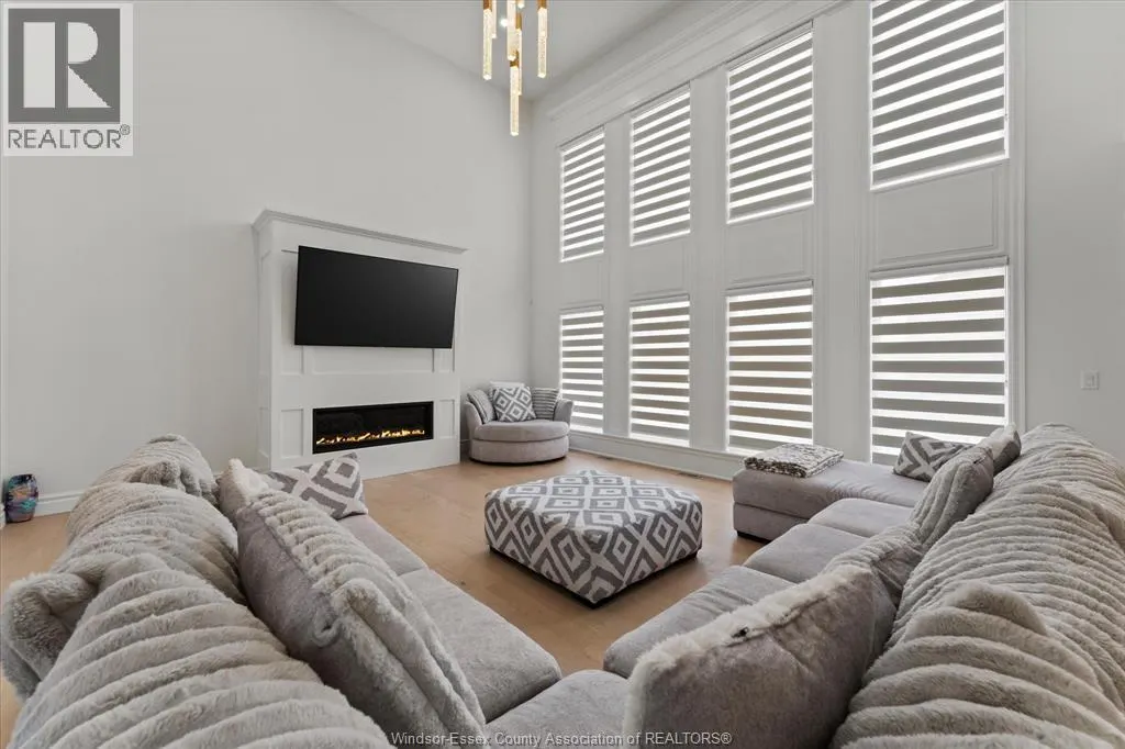 570 ORCHARDS CRESCENT