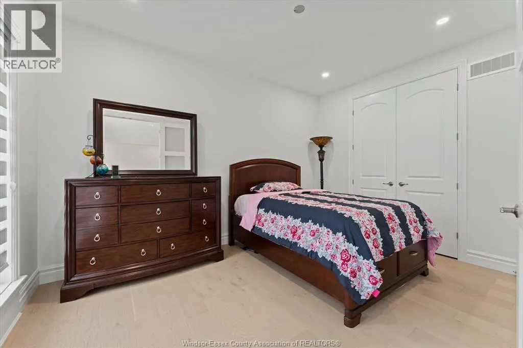 570 ORCHARDS CRESCENT