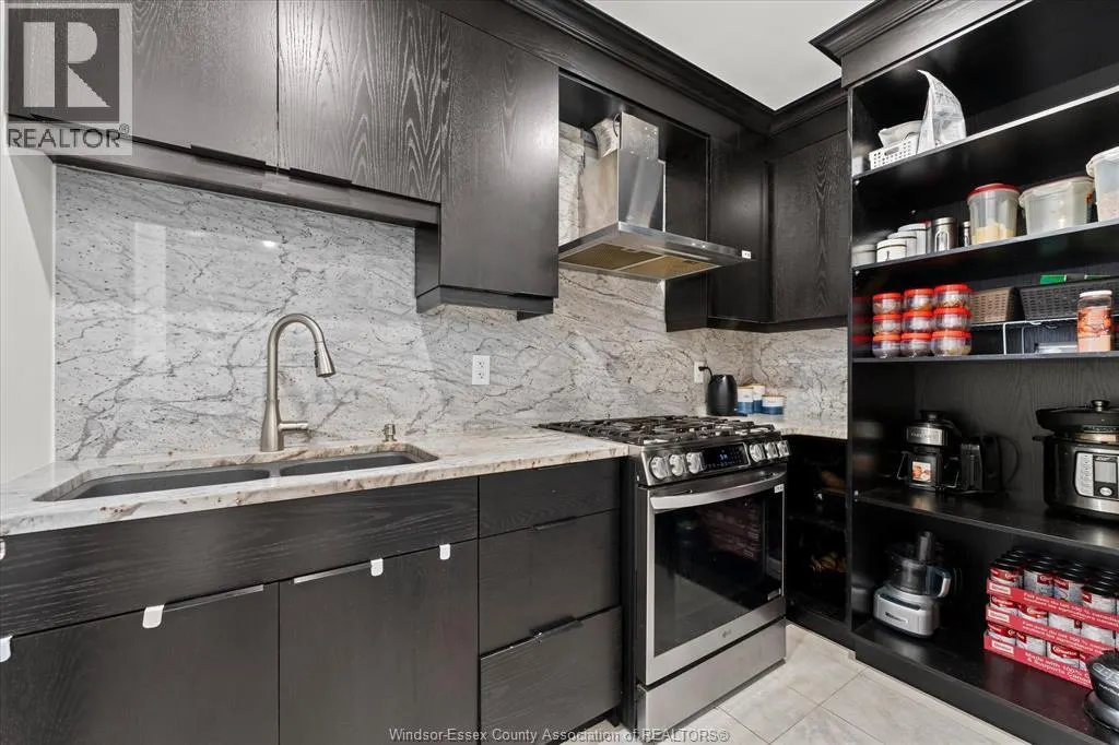 570 ORCHARDS CRESCENT
