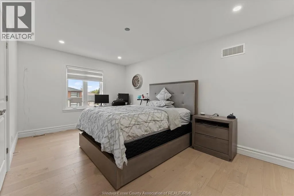 570 ORCHARDS CRESCENT