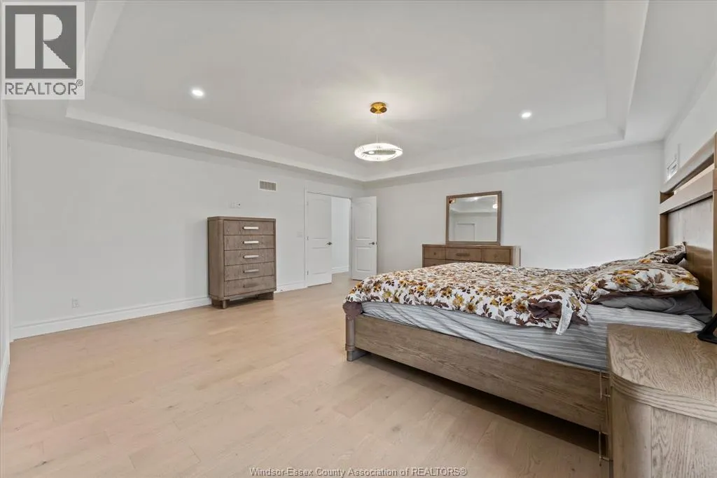 570 ORCHARDS CRESCENT