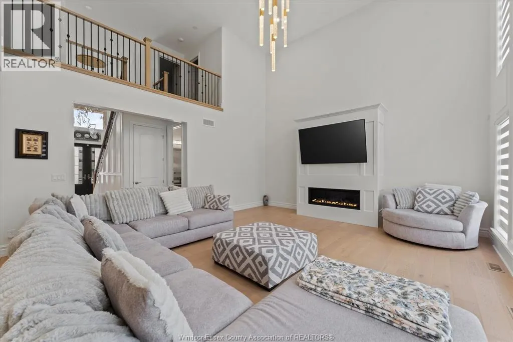 570 ORCHARDS CRESCENT