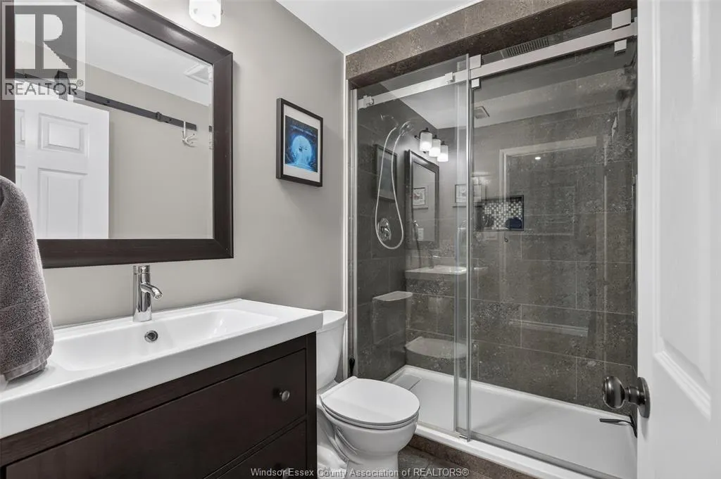 1049 THUNDERBAY