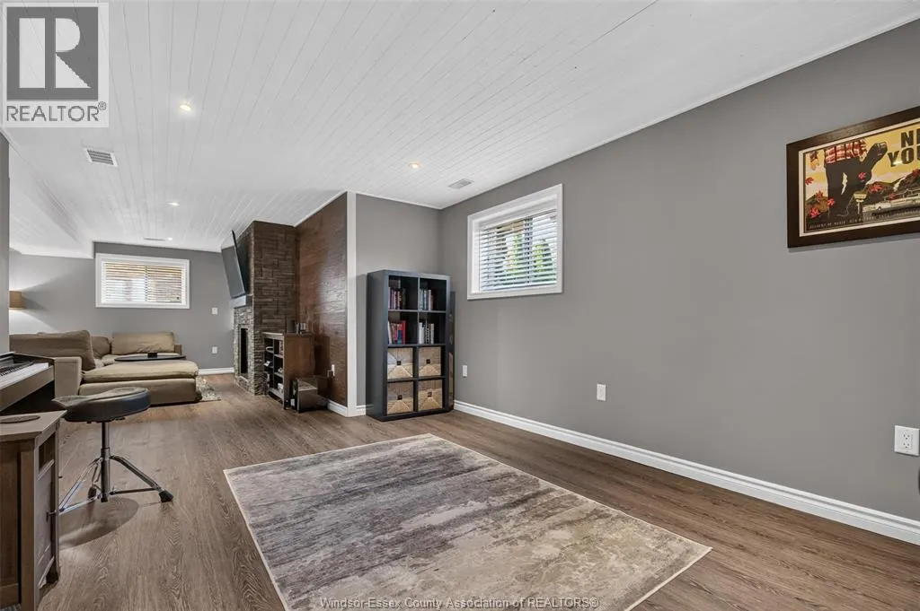1049 THUNDERBAY
