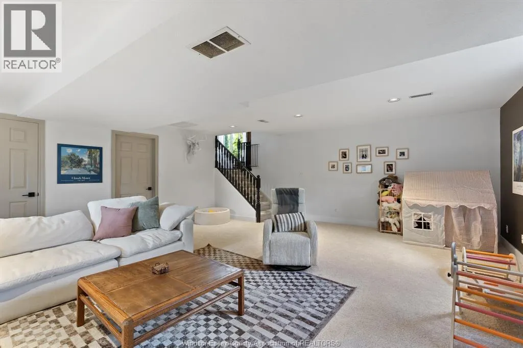 303 STONE RIDGE AVENUE