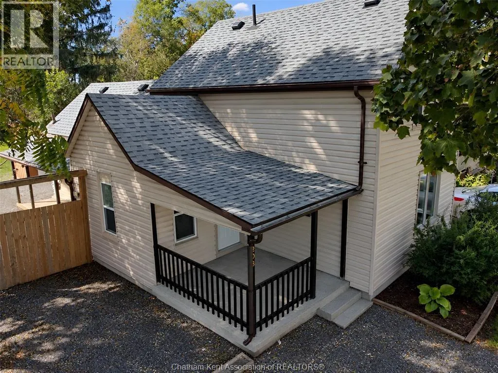 208 Lacroix STREET