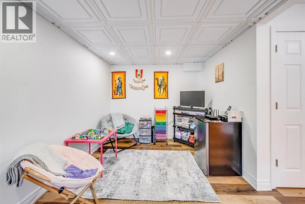 1488 IMPERIAL CRESCENT