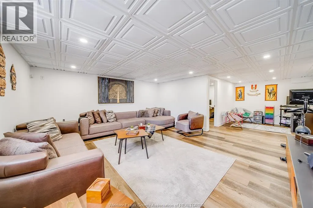 1488 IMPERIAL CRESCENT