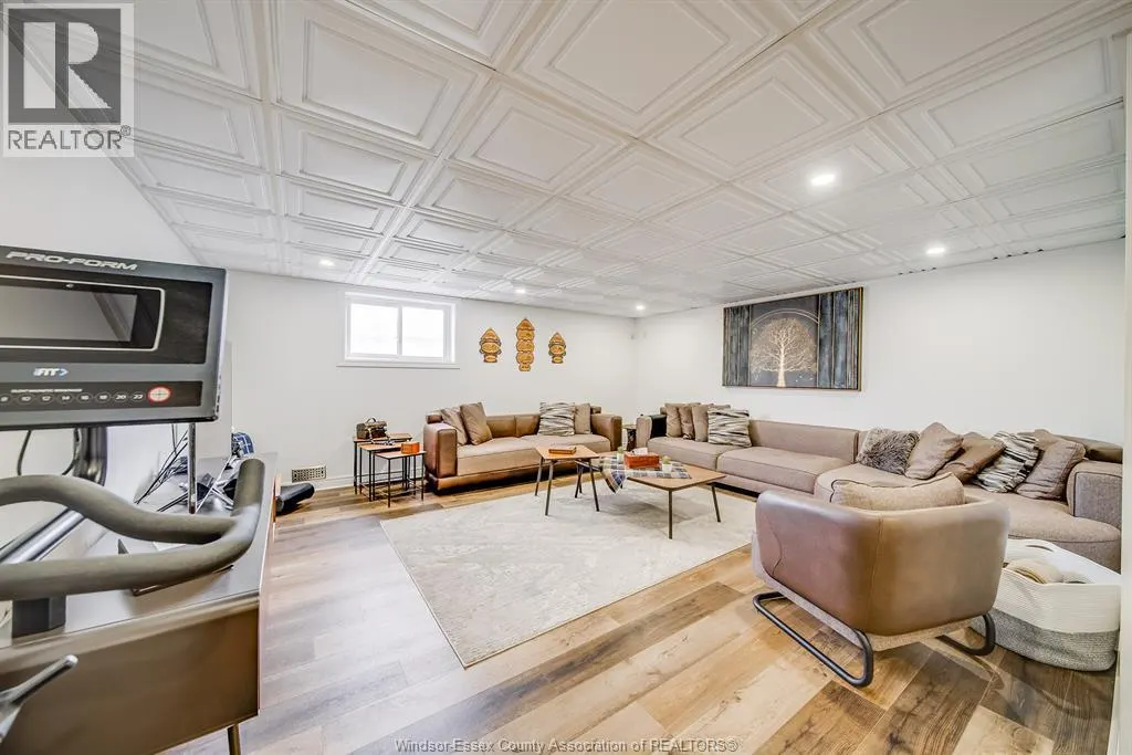 1488 IMPERIAL CRESCENT