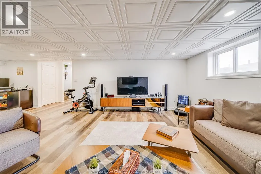 1488 IMPERIAL CRESCENT