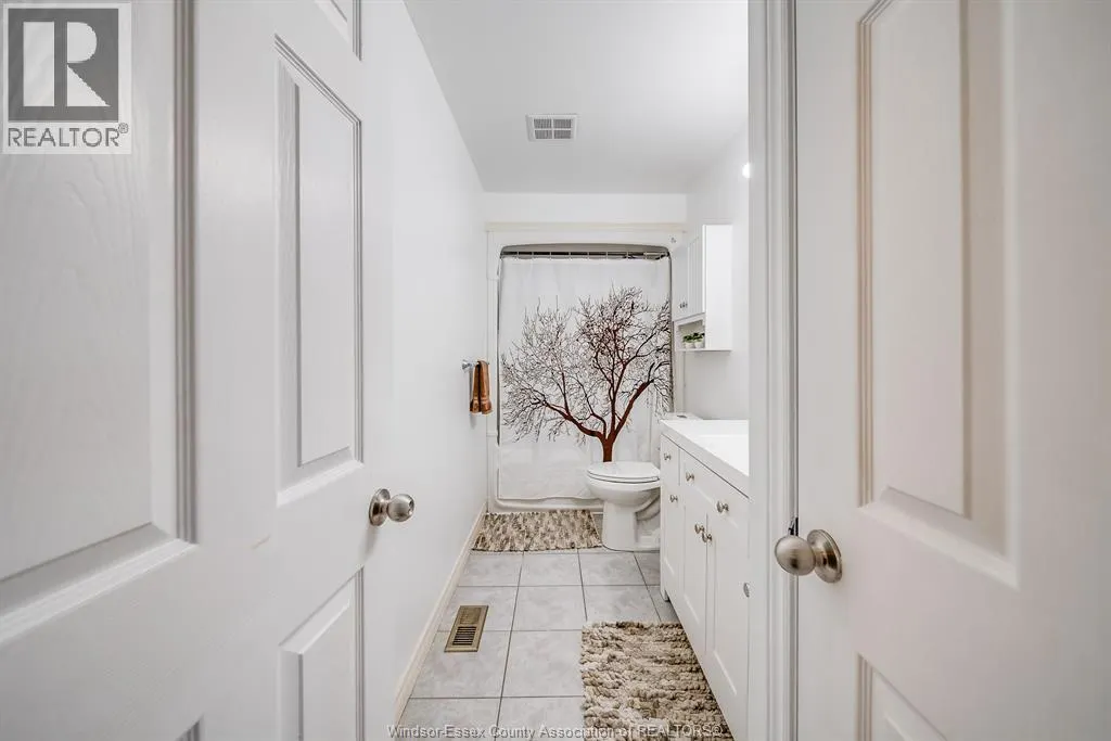 1488 IMPERIAL CRESCENT