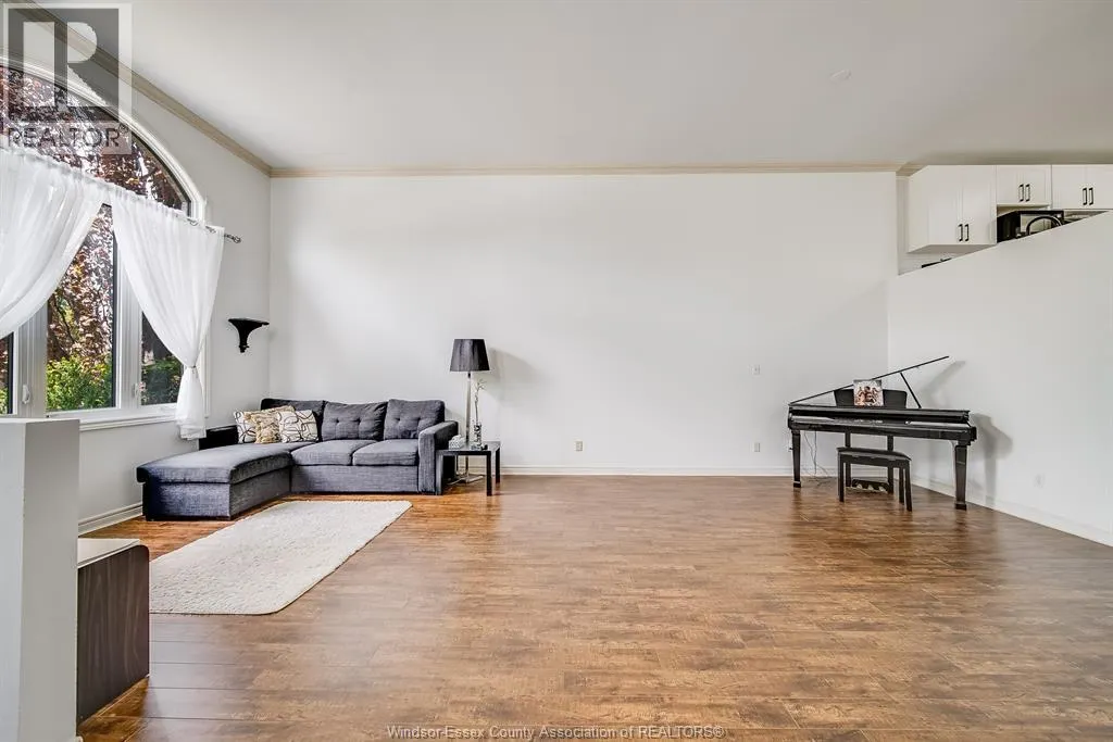 1488 IMPERIAL CRESCENT