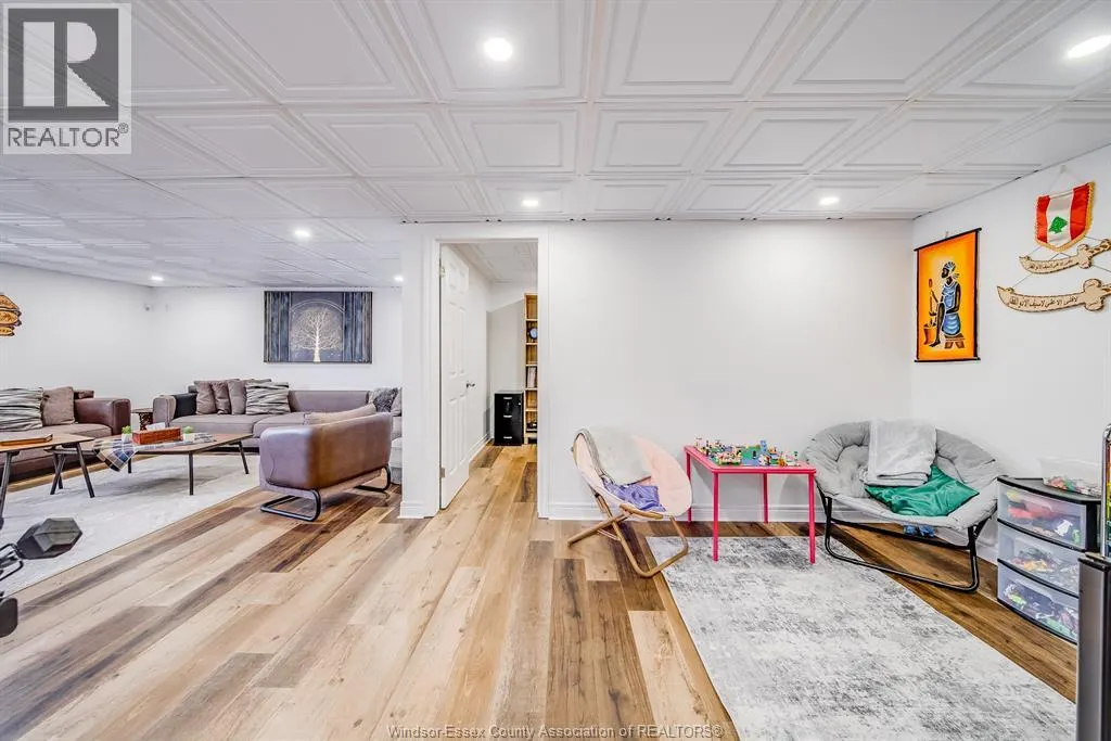 1488 IMPERIAL CRESCENT