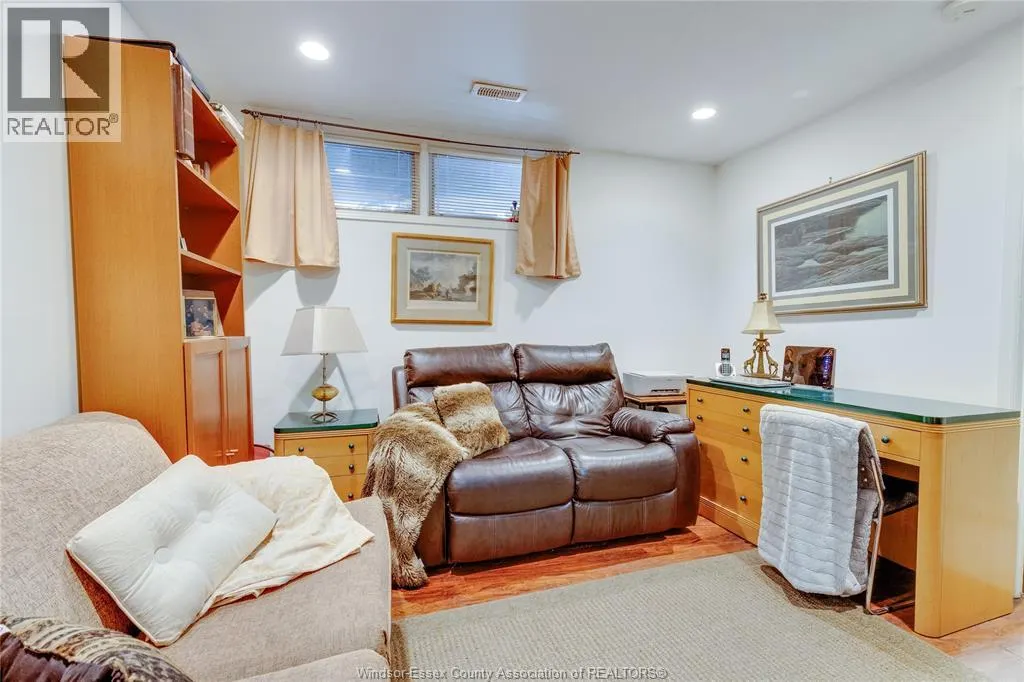 3917 RIVERSIDE East Unit# 9-3917